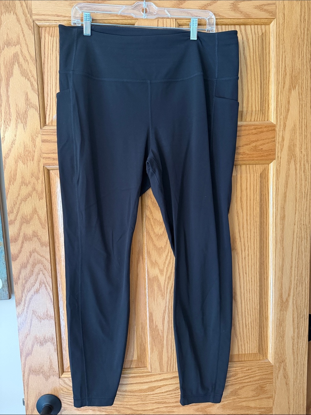 Duluth Trading Co NoGa Air Black Mid-Rise Leggings with Side Pockets